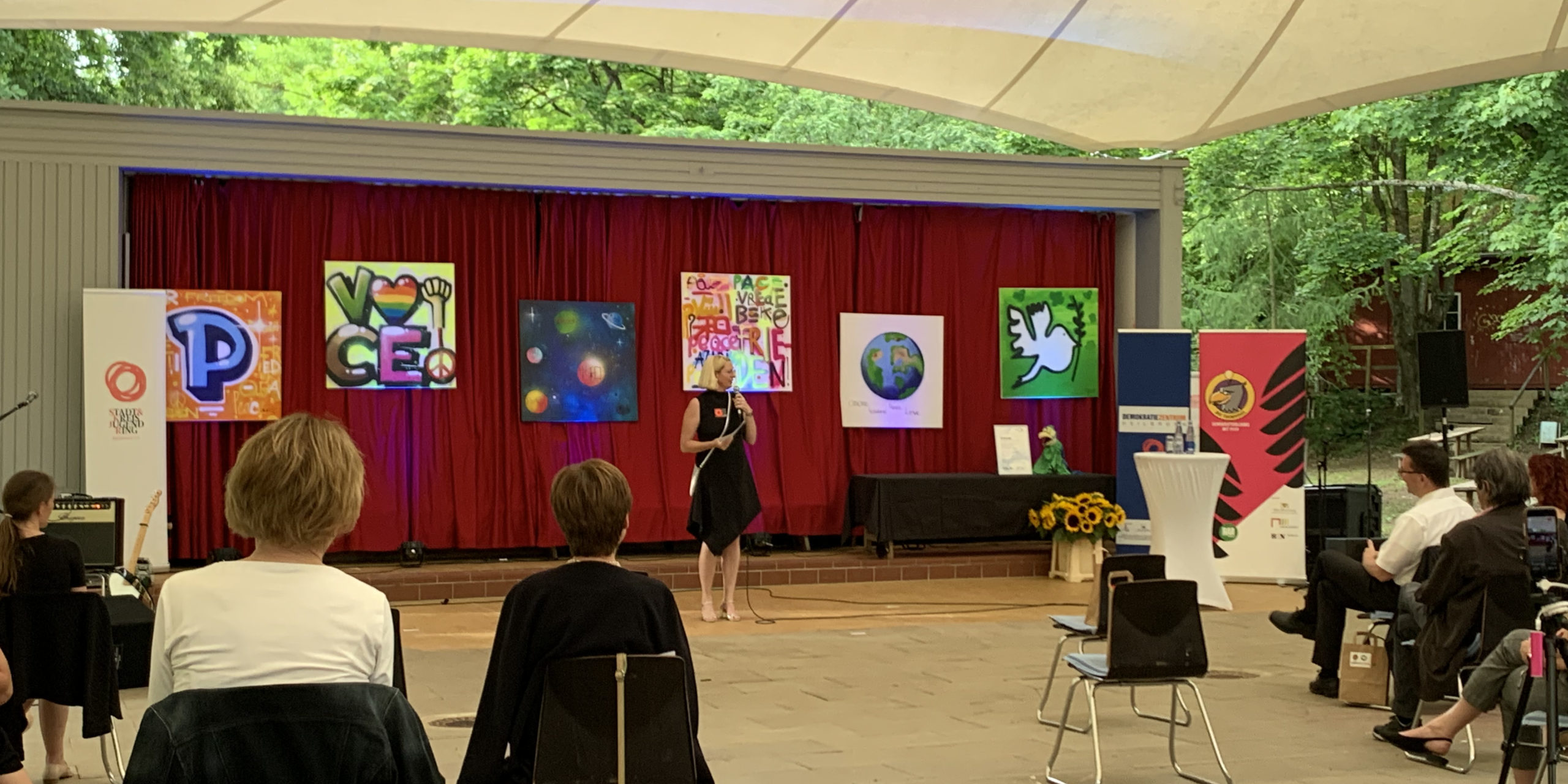 Bühne_Demokratie feiern